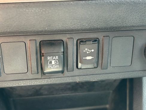 Used 2019 Toyota Tacoma SR5 AWD/4WD image 26
