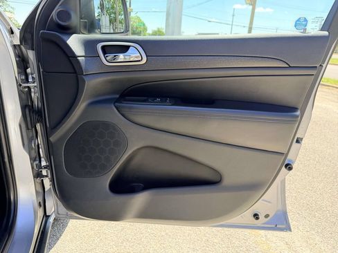 Used 2016 Jeep Grand Cherokee Laredo w/ Quick Order Package 23E AWD/4WD image 11