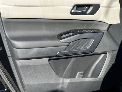 New 2026 Nissan Pathfinder SL w/ SL Premium Package image 10