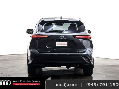 Used 2025 Toyota Highlander XLE image 5