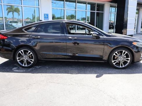 Used 2019 Ford Fusion Titanium AWD/4WD image 9