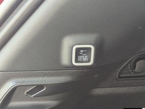 Certified 2025 Jeep Grand Cherokee Limited w/ Black Appearance Package image 17