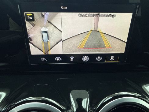 Used 2020 Mercedes-Benz GLB 250 4MATIC w/ Parking Assistance Package image 28