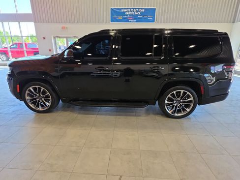Used 2022 Jeep Wagoneer Series II AWD/4WD image 12