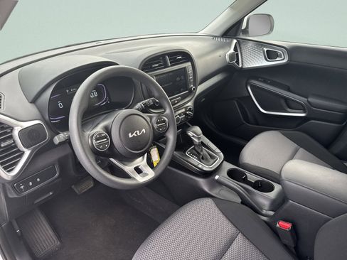 Used 2025 Kia Soul LX FWD image 11