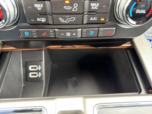 Used 2019 Ford F150 Lariat w/ Equipment Group 502A Luxury AWD/4WD image 25