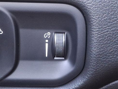 Used 2024 RAM 2500 Tradesman w/ Chrome Appearance Group image 22