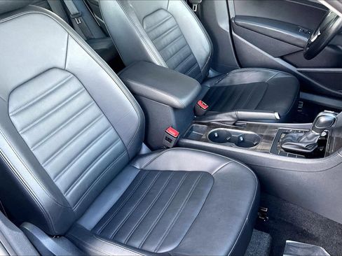 Used 2017 Volkswagen Passat 1.8T SEL Premium image 22