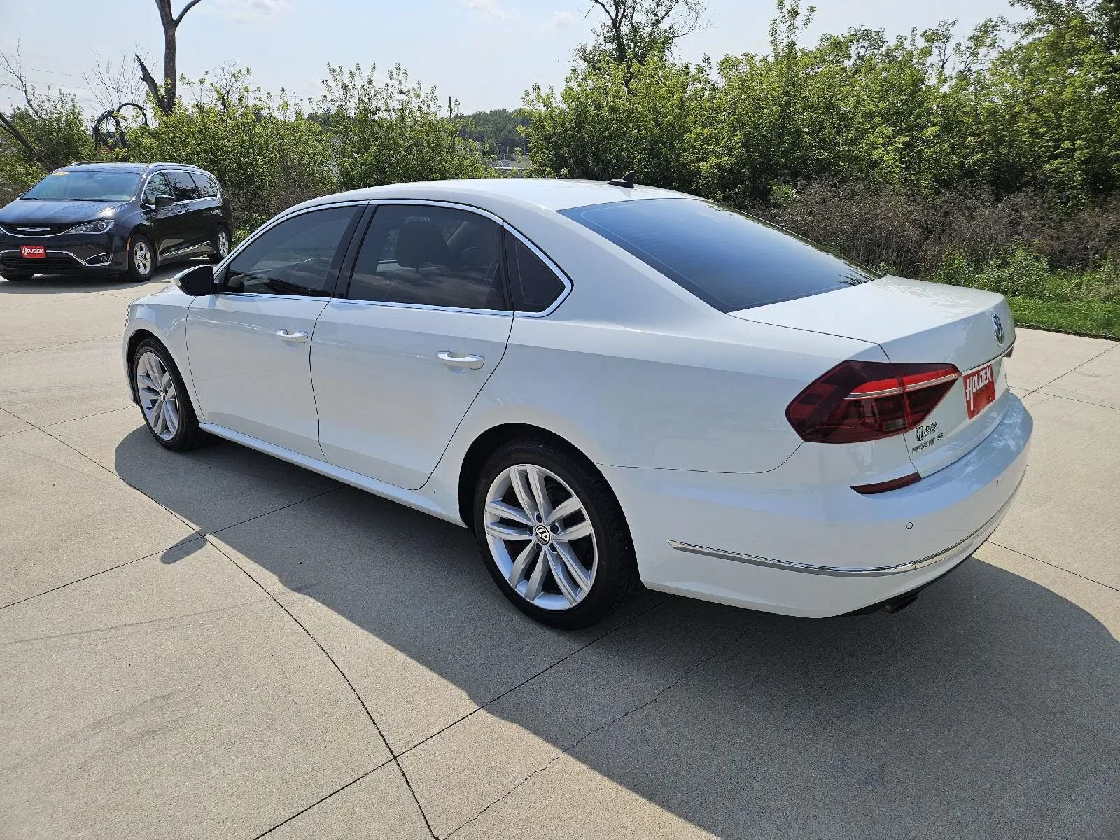 Used 2018 Volkswagen Passat 2.0T SE FWD image 7