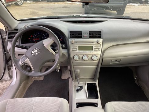 Used 2010 Toyota Camry image 18