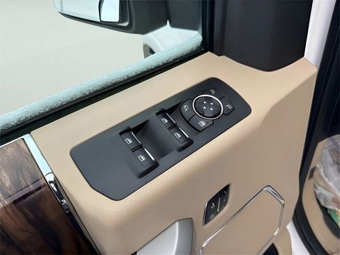 Used 2018 Ford F150 Lariat image 26