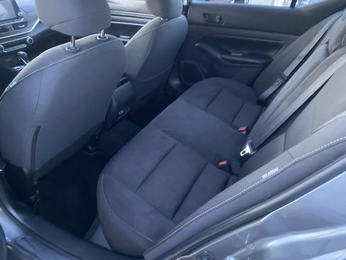 Used 2024 Nissan Altima 2.5 SV image 12