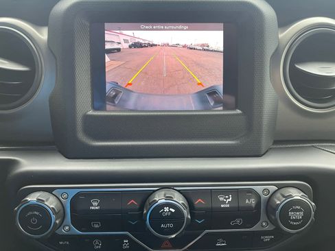 Used 2022 Jeep Gladiator Sport image 25