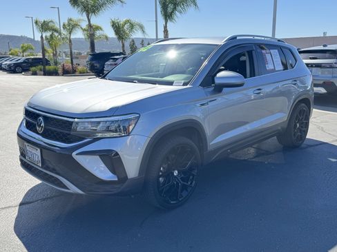 Used 2022 Volkswagen Taos SE w/ IQ.Drive SE Package image 5