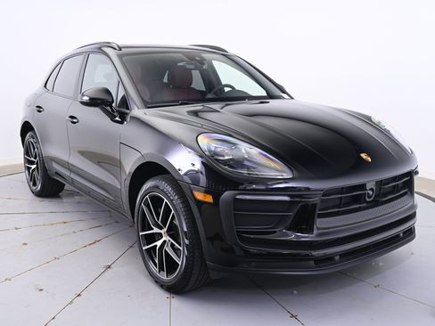 Used 2025 Porsche Macan image 9
