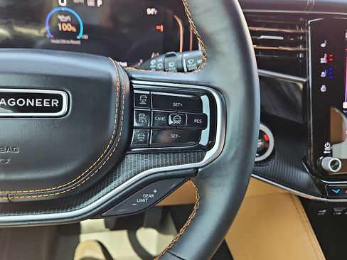 Used 2025 Jeep Grand Wagoneer Series III w/ Rear Seat Video Group 1 AWD/4WD image 22
