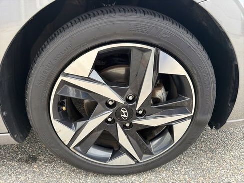 Used 2023 Hyundai Elantra SEL w/ Convenience Package image 37