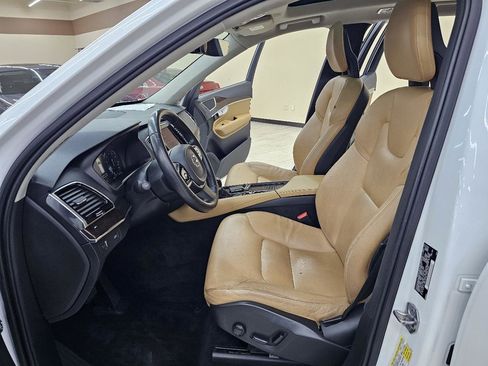 Used 2016 Volvo XC90 T6 Momentum w/ Momentum Plus Package image 18