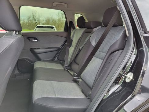 Used 2023 Nissan Rogue SV image 14