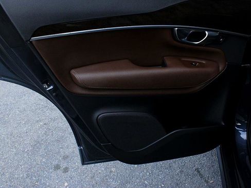 Used 2019 Volvo XC90 T6 Momentum w/ Advanced Package image 11