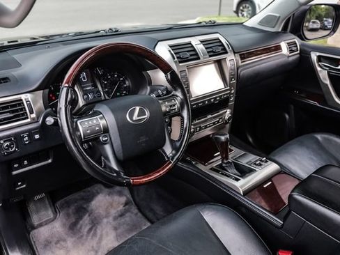 Used 2018 Lexus GX 460 Premium AWD/4WD image 45