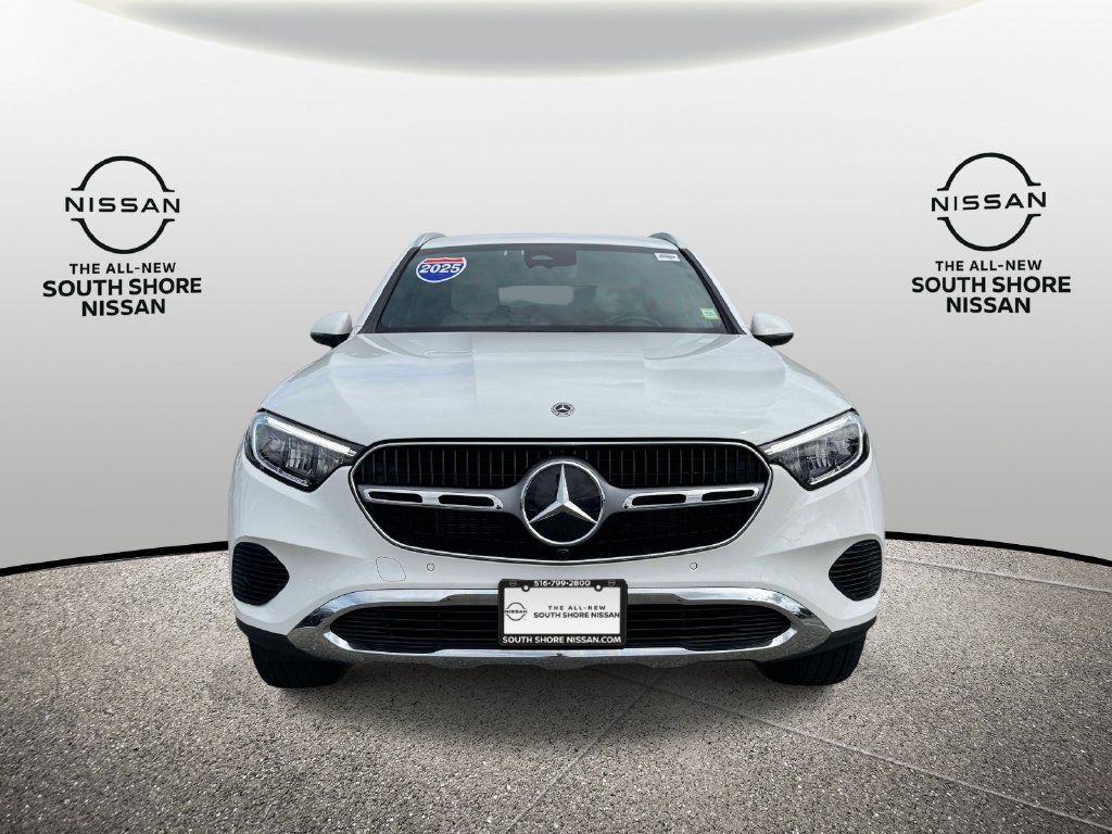 Used 2025 Mercedes-Benz GLC 300 4MATIC image 2