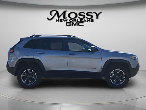 Used 2019 Jeep Cherokee Trailhawk image 4