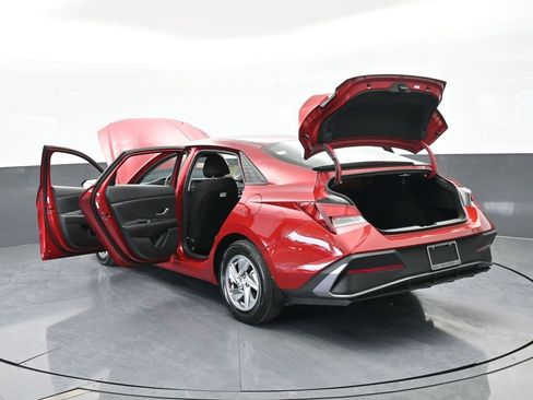 Used 2024 Hyundai Elantra SE image 68