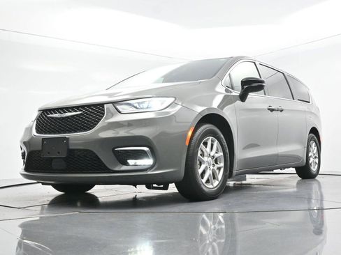 Used 2025 Chrysler Pacifica Select FWD image 73