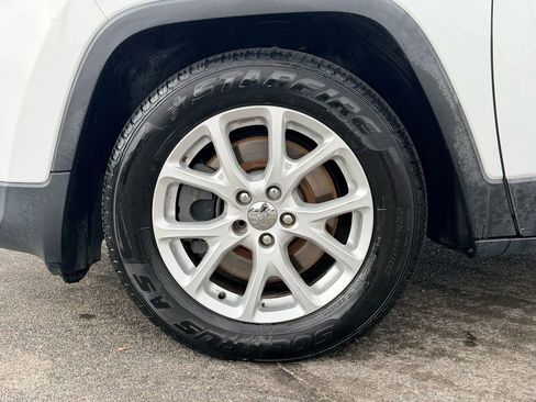 Used 2017 Jeep Cherokee Latitude image 21