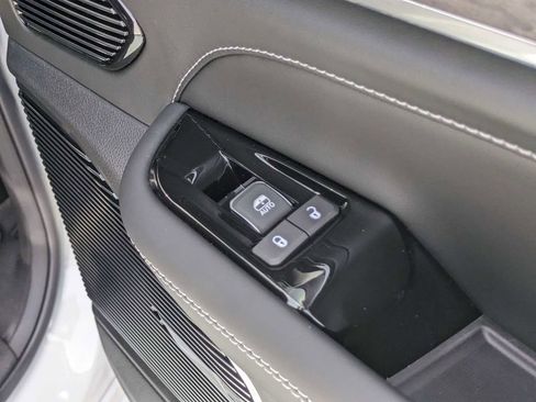 New 2024 Jeep Grand Cherokee Overland w/ Advanced Protech Group III AWD/4WD image 34