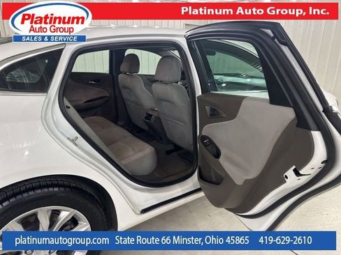 Used 2022 Chevrolet Malibu LT FWD image 30