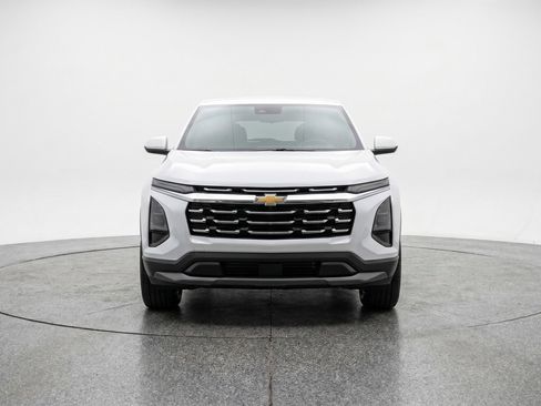 Used 2025 Chevrolet Equinox LT image 2