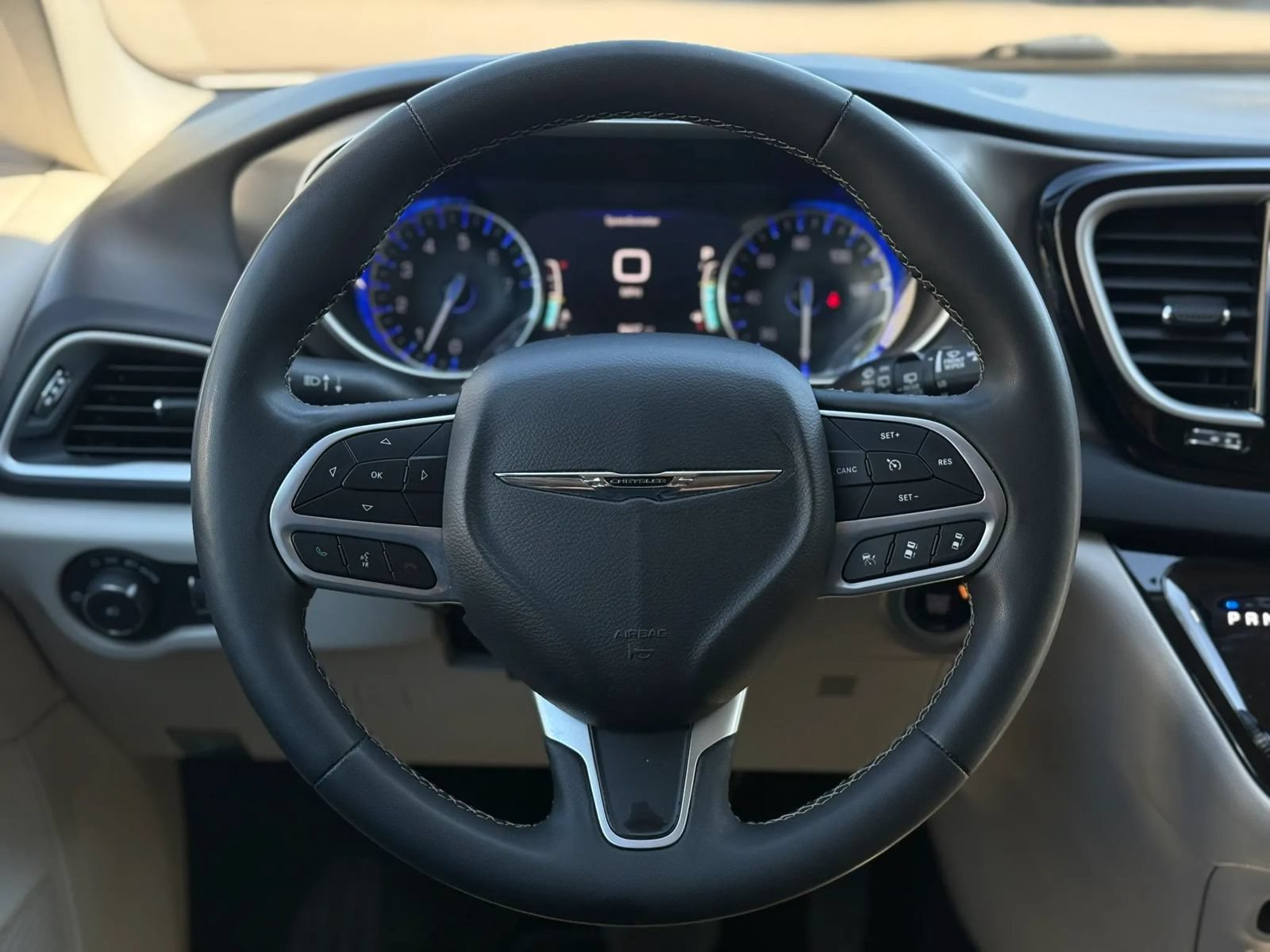 Used 2024 Chrysler Pacifica Touring-L FWD image 18