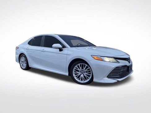 Used 2018 Toyota Camry XLE image 33