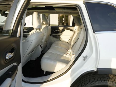 Used 2019 Jeep Cherokee Limited AWD/4WD image 26