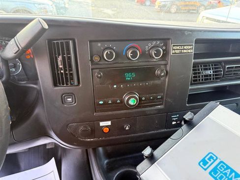 Used 2014 Chevrolet Express 2500 image 19