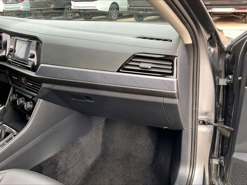 Used 2024 Volkswagen Jetta SE image 18