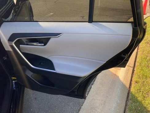 Used 2021 Toyota RAV4 XLE Premium FWD image 32