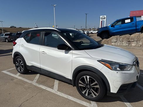Used 2019 Nissan Kicks SV image 6