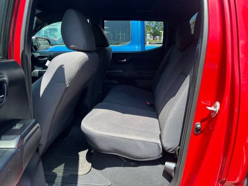 Used 2018 Toyota Tacoma TRD Off-Road w/ Technology Package AWD/4WD image 6