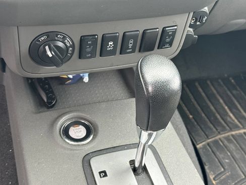 Used 2021 Nissan Frontier SV w/ Midnight Edition Floor Mats AWD/4WD image 10