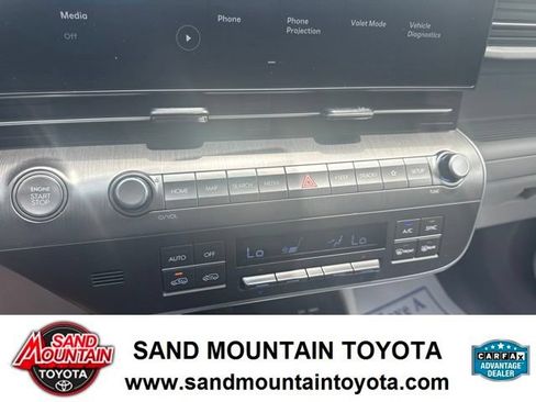 Used 2025 Hyundai Kona SEL FWD image 20