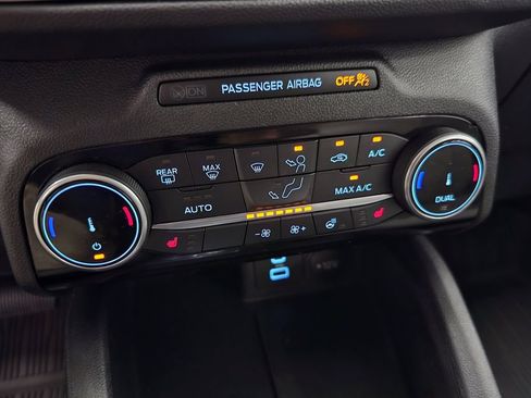 Used 2022 Ford Escape SE w/ Convenience Package FWD image 16