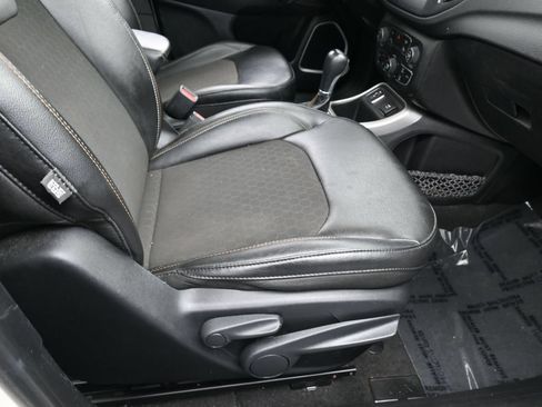 Used 2020 Jeep Compass Latitude FWD image 43
