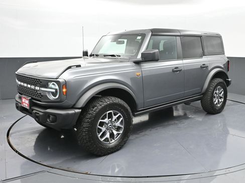 Used 2025 Ford Bronco Badlands image 1