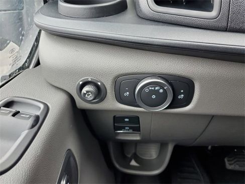 New 2025 Ford Transit 250 148 Medium Roof image 28