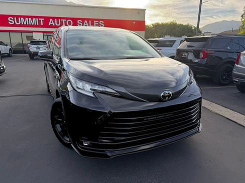 Used 2026 Toyota Sienna XLE Woodland Edition AWD/4WD image 2