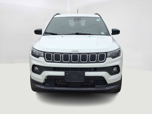 Used 2023 Jeep Compass Latitude image 3