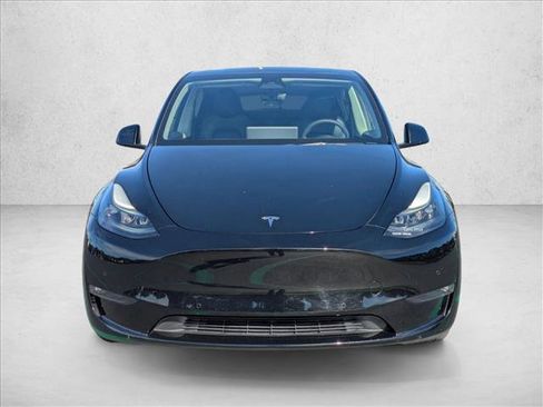 Used 2022 Tesla Model Y Long Range image 2